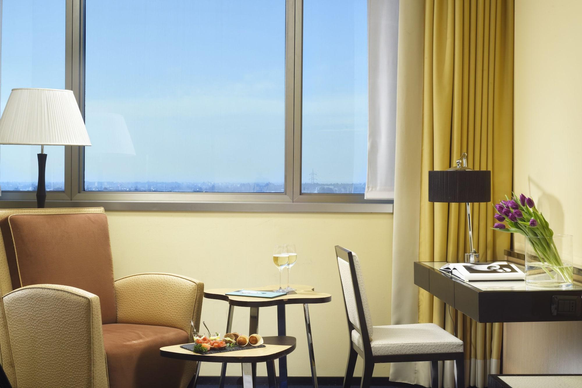 Una Hotels Malpensa Cerro Lago Maggiore Esterno foto