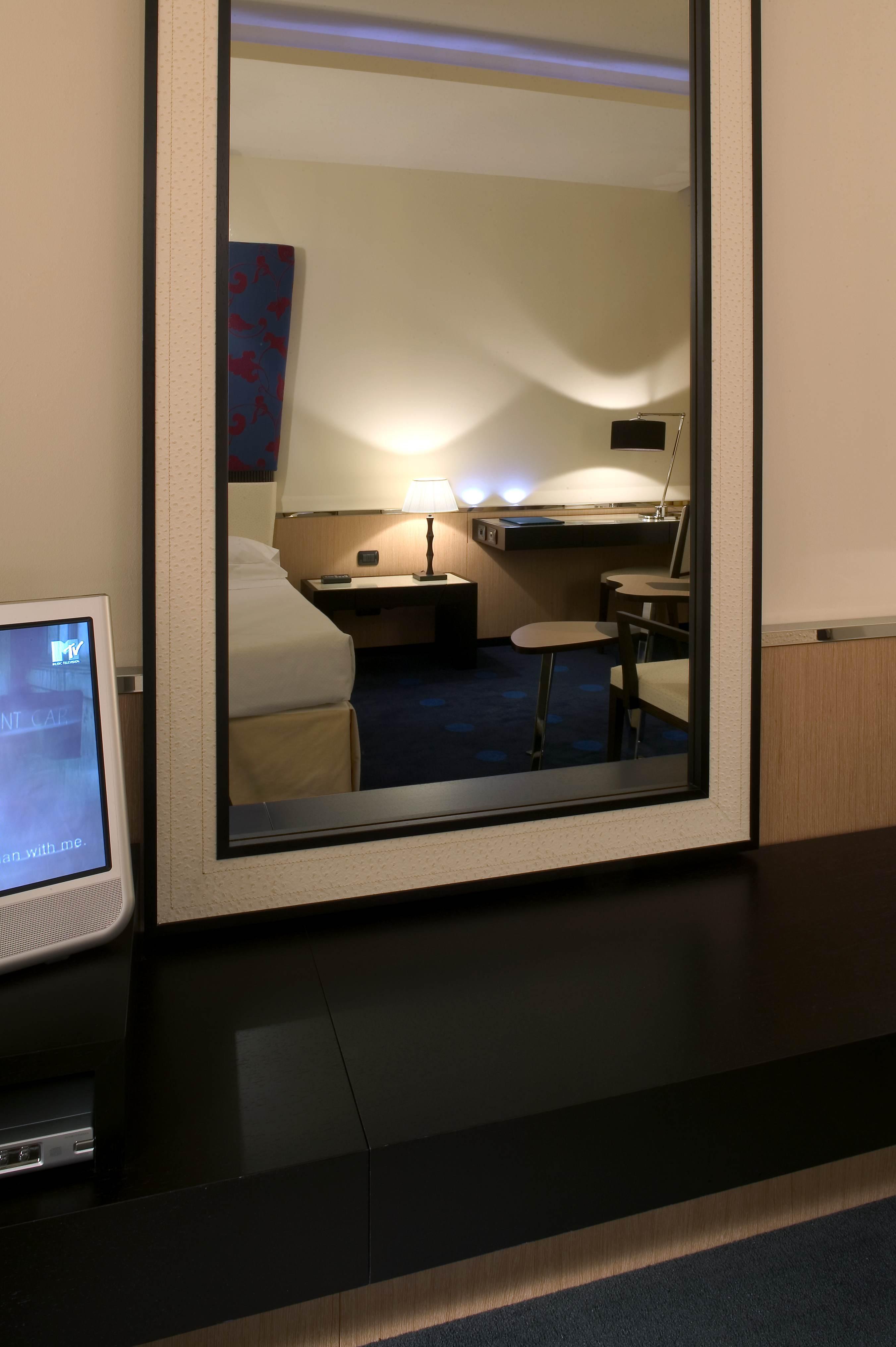 Una Hotels Malpensa Cerro Lago Maggiore Esterno foto