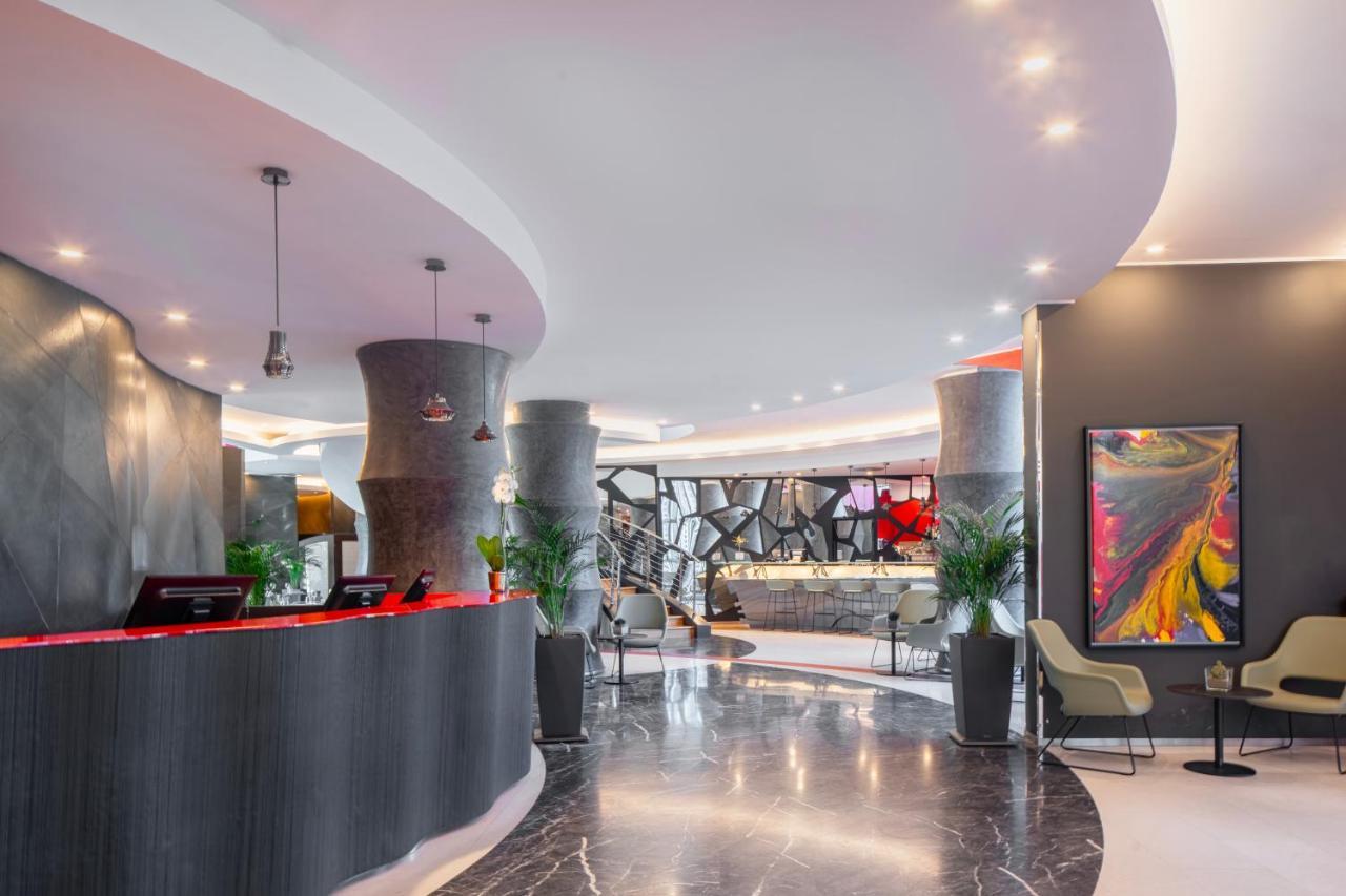 Una Hotels Malpensa Cerro Lago Maggiore Esterno foto