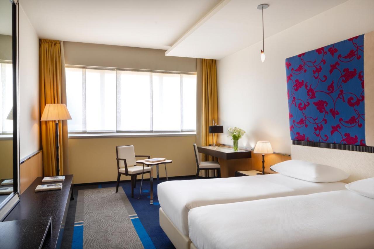 Una Hotels Malpensa Cerro Lago Maggiore Esterno foto