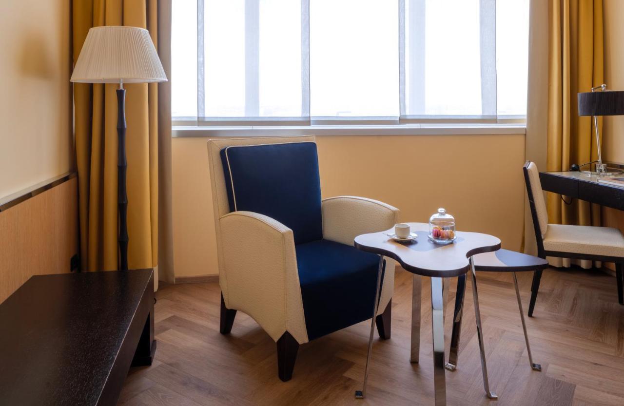 Una Hotels Malpensa Cerro Lago Maggiore Esterno foto